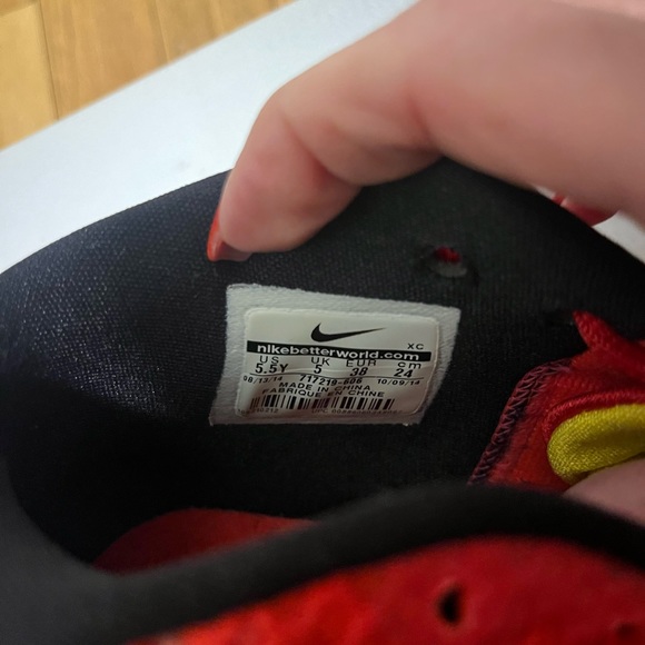 Kyrie 1 Sneakers (GS) - Picture 4 of 7